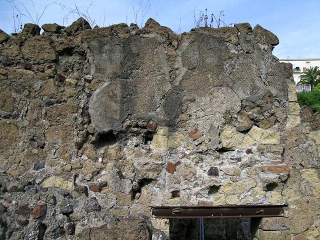V.27, Herculaneum. May 2005. Wall above first doorway of room on north side of corridor from shop. 
Photo courtesy of Nicolas Monteix.